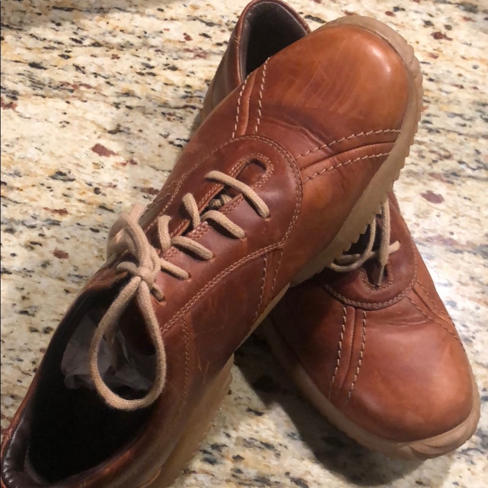 Saddle Reporter casual leather shoe; slightly worn